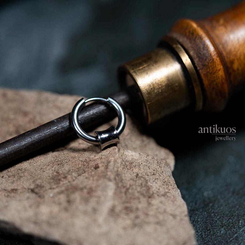 Minimal hoop earring
