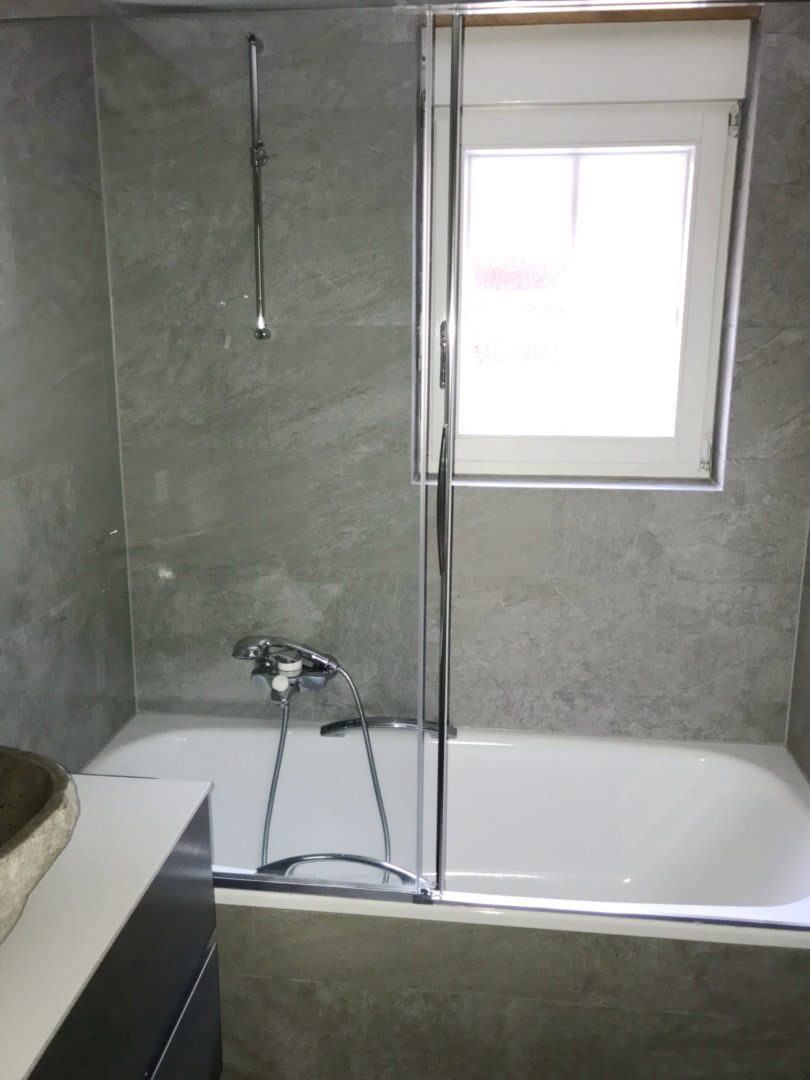 Badewanne in 3 Zimmer Apartment Haus Vira