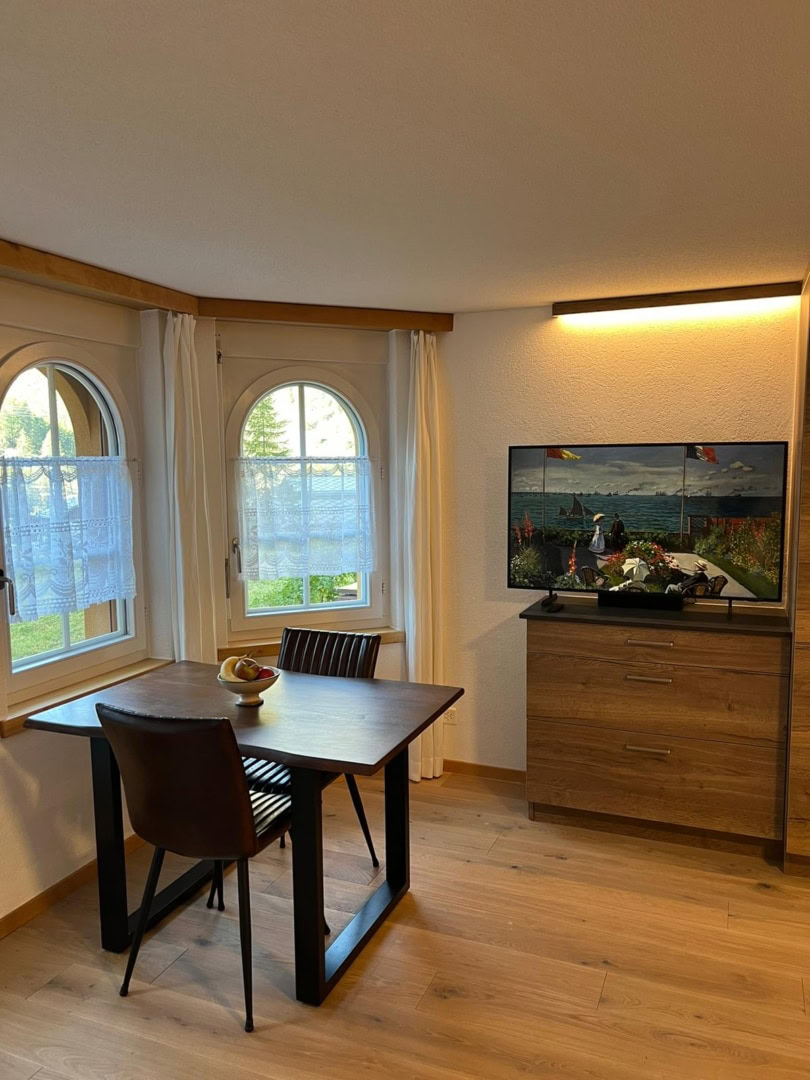TV-Möbel im Studio im Haus Vira