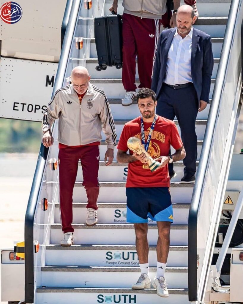مدريد تستقبل أبطالها وصول بعثة المنتخب الإسباني يشعل شوارع العاصمة