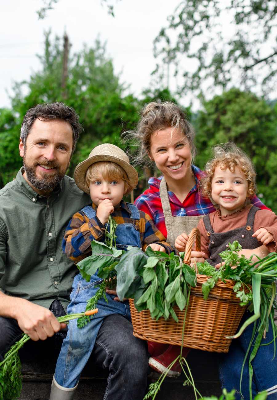 fun outdoor activities for families, family garden