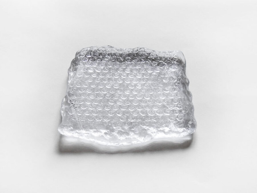 bubble wraps casted glass