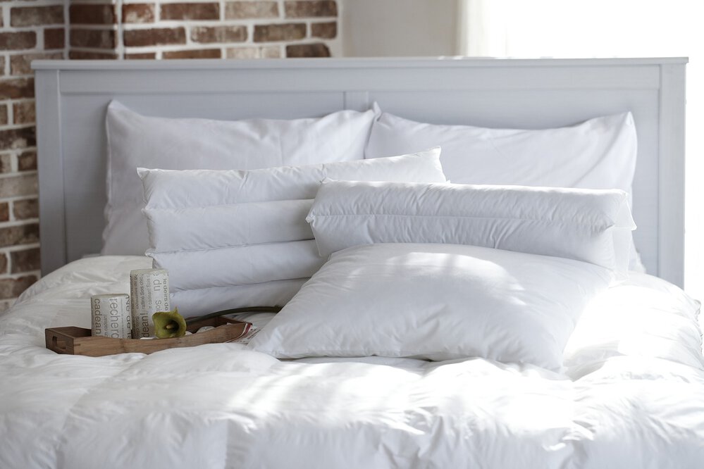 elegant guest room, bed, pillows