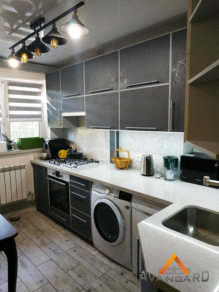 Кухня с серыми фасадами