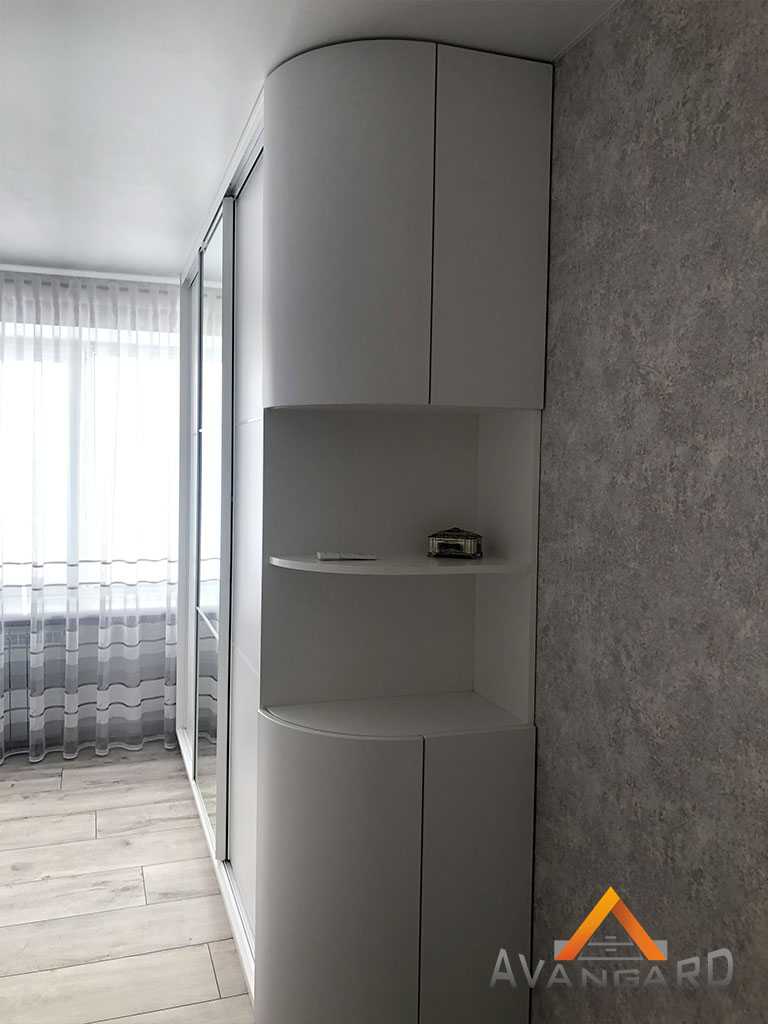 Шкаф с радиусными фасадами