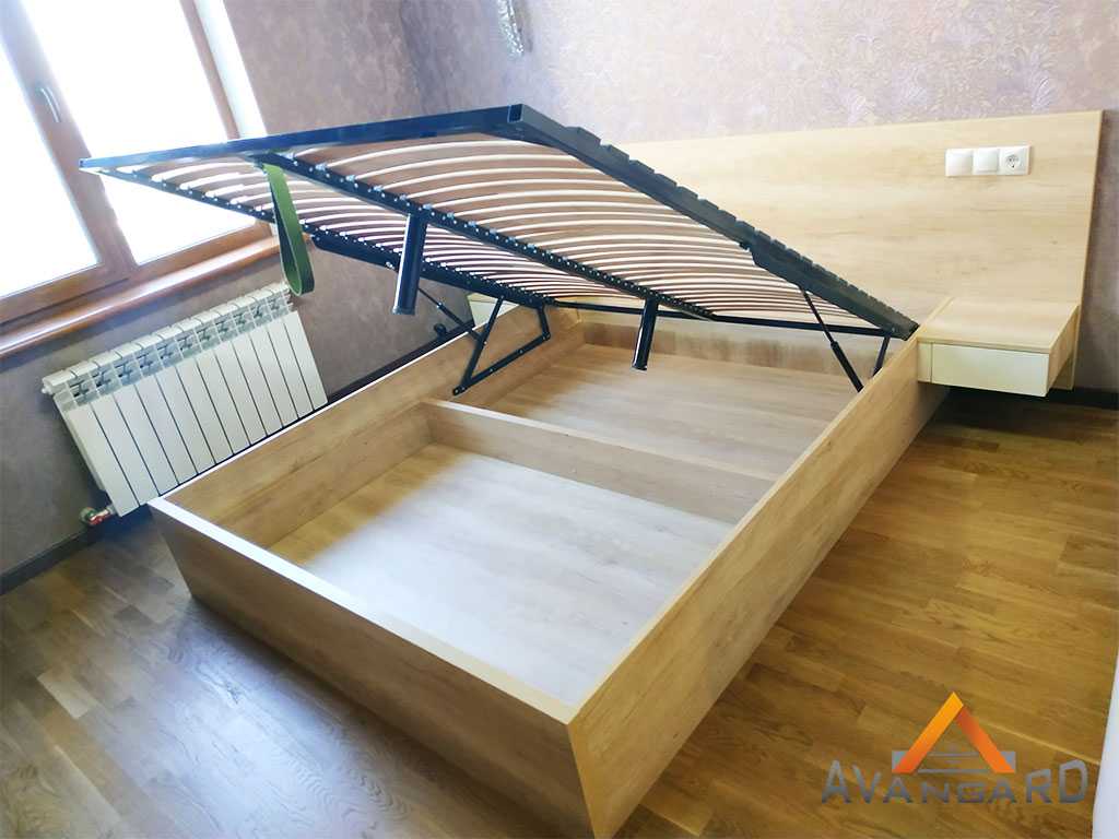 Двуспальная кровать