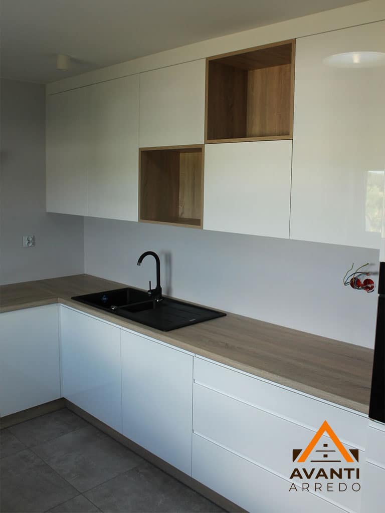 Montaggio e installazione di cucina moderna angolare ad Osimo