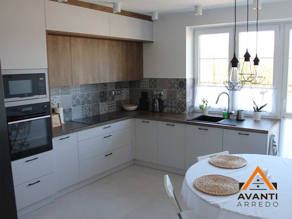 Montaggio cucina angolare luminosa a Civitanova Marche