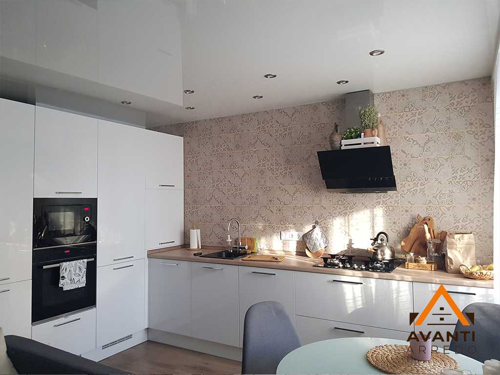 Montaggio cucina con cappa di design a Recanati