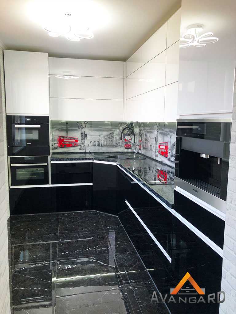 Кухня с фасадами без ручек