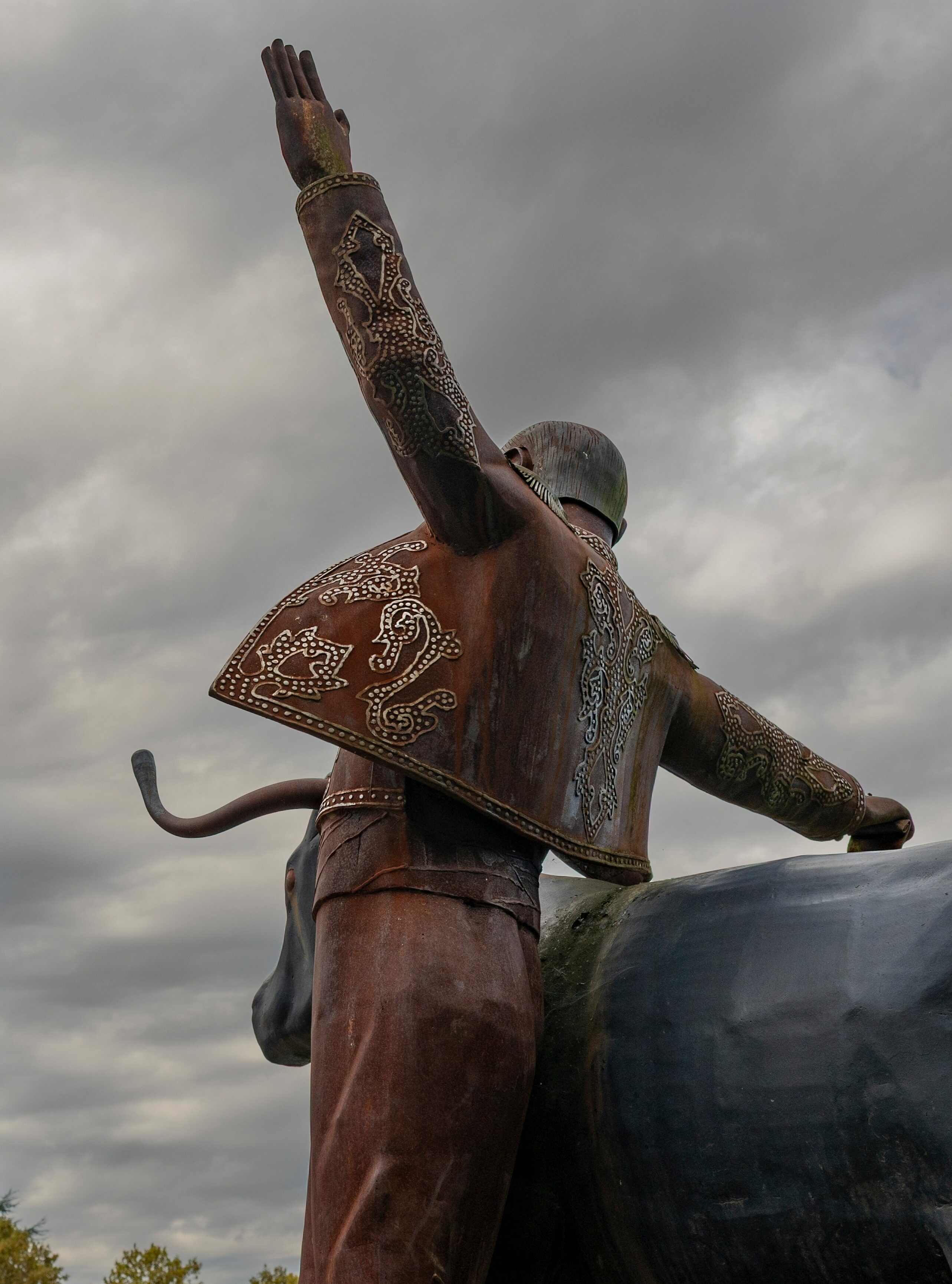 Statue,Of,Bullfighter,And,Bull,At,Arenes,Mont,De,Marsan