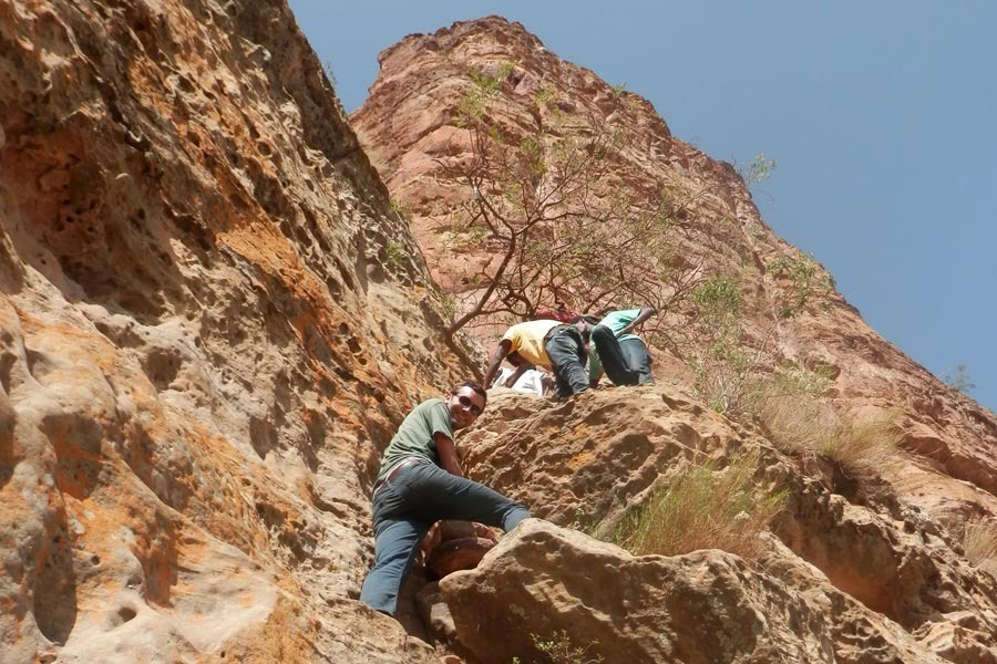 03_CLIMBING-UP-TO-ABUNA-YEMATA-GU