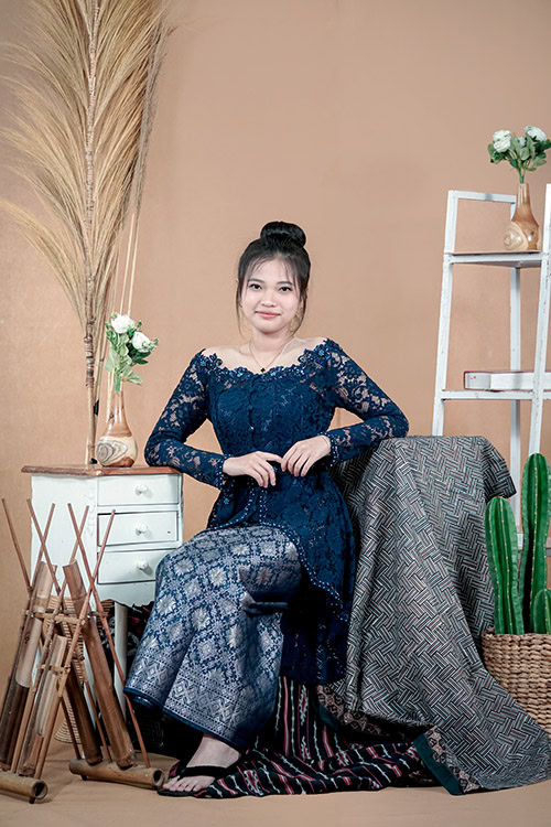 Foto YearBook SMA Tema Batik