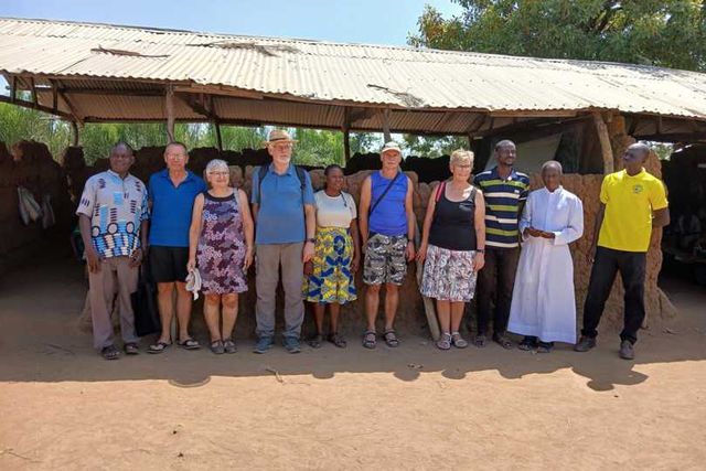 Die Gruppe aus Hörstel mit Lehrern und Father Tanti