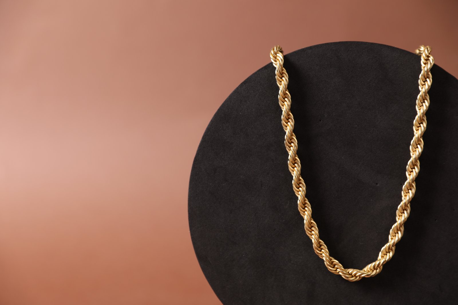 Collier en or — achat, vente et rachat de bijoux à Mougins