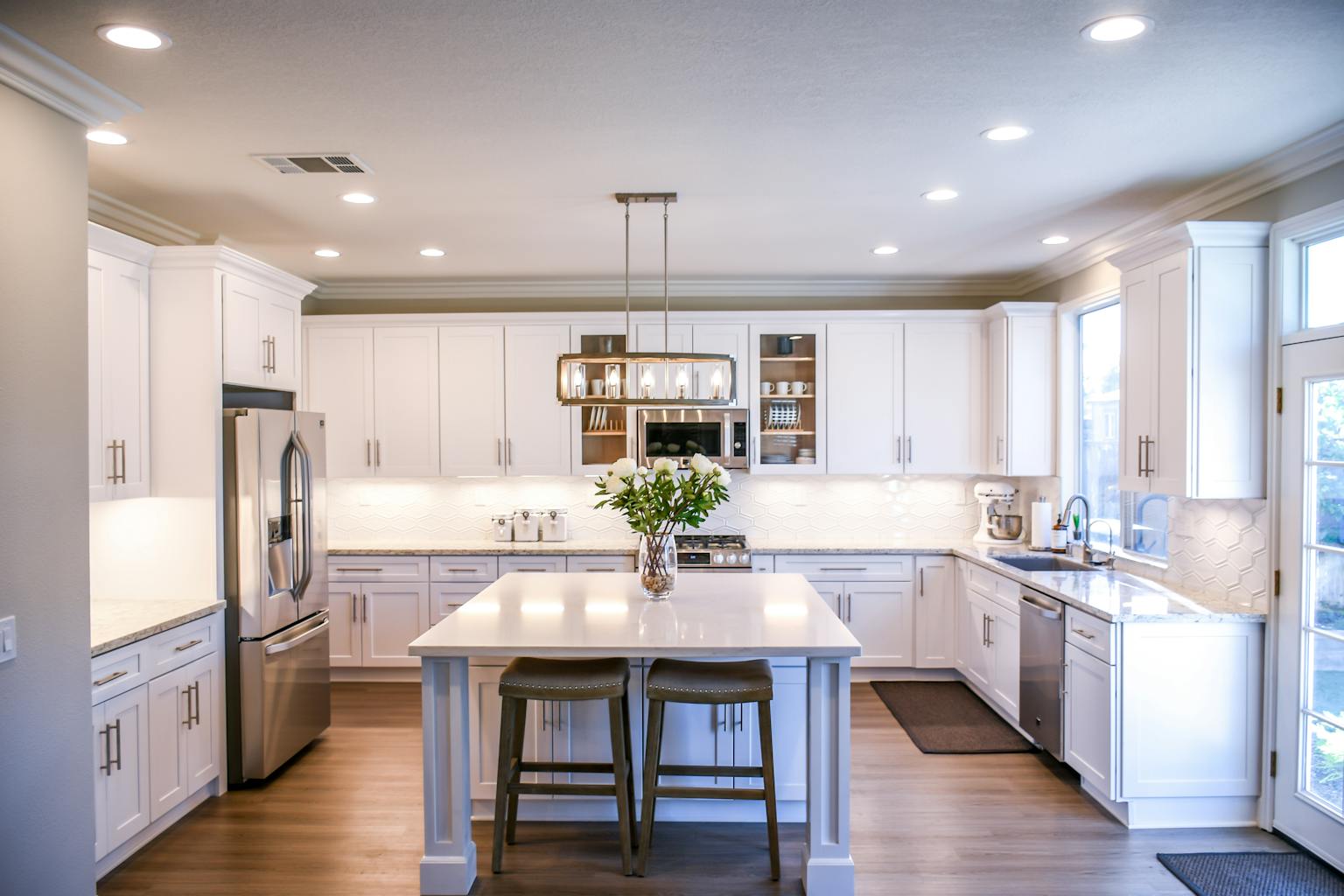 Bright kitchen renovation inspiration with an island and white cabinetry