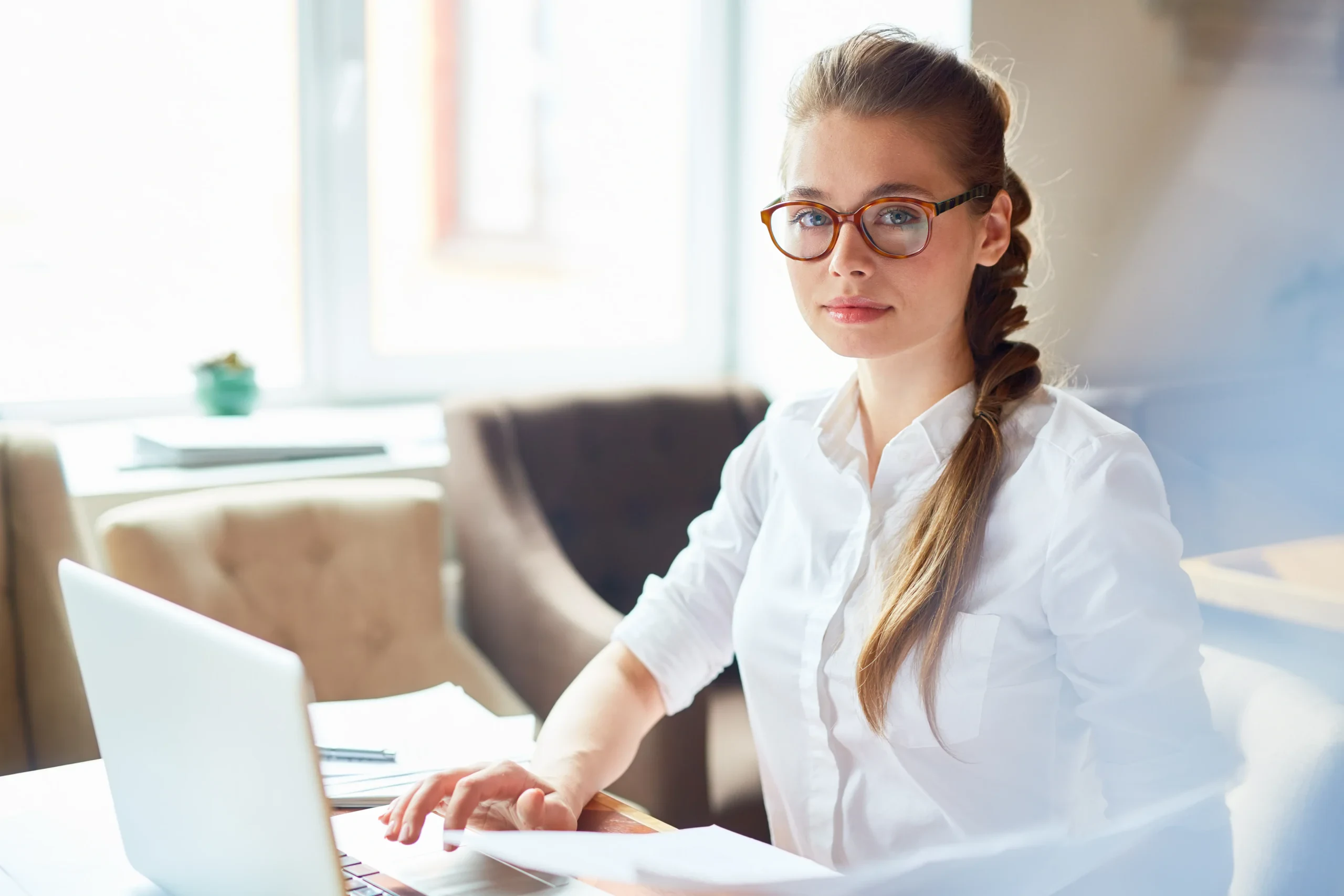Persona usando Galeno, software de gestion hospitalaria