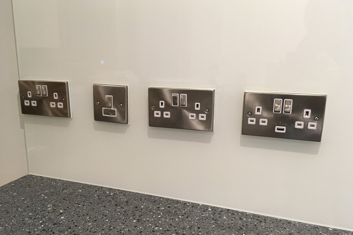 4+ Sockets