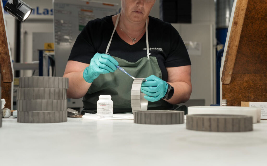 Sintex production of permanent magnets