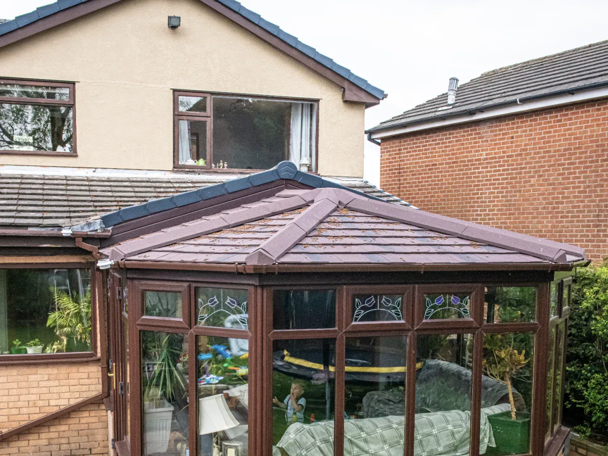 5 Compelling Reasons to Upgrade from a Polycarbonate Roof to a Solid Roof Today