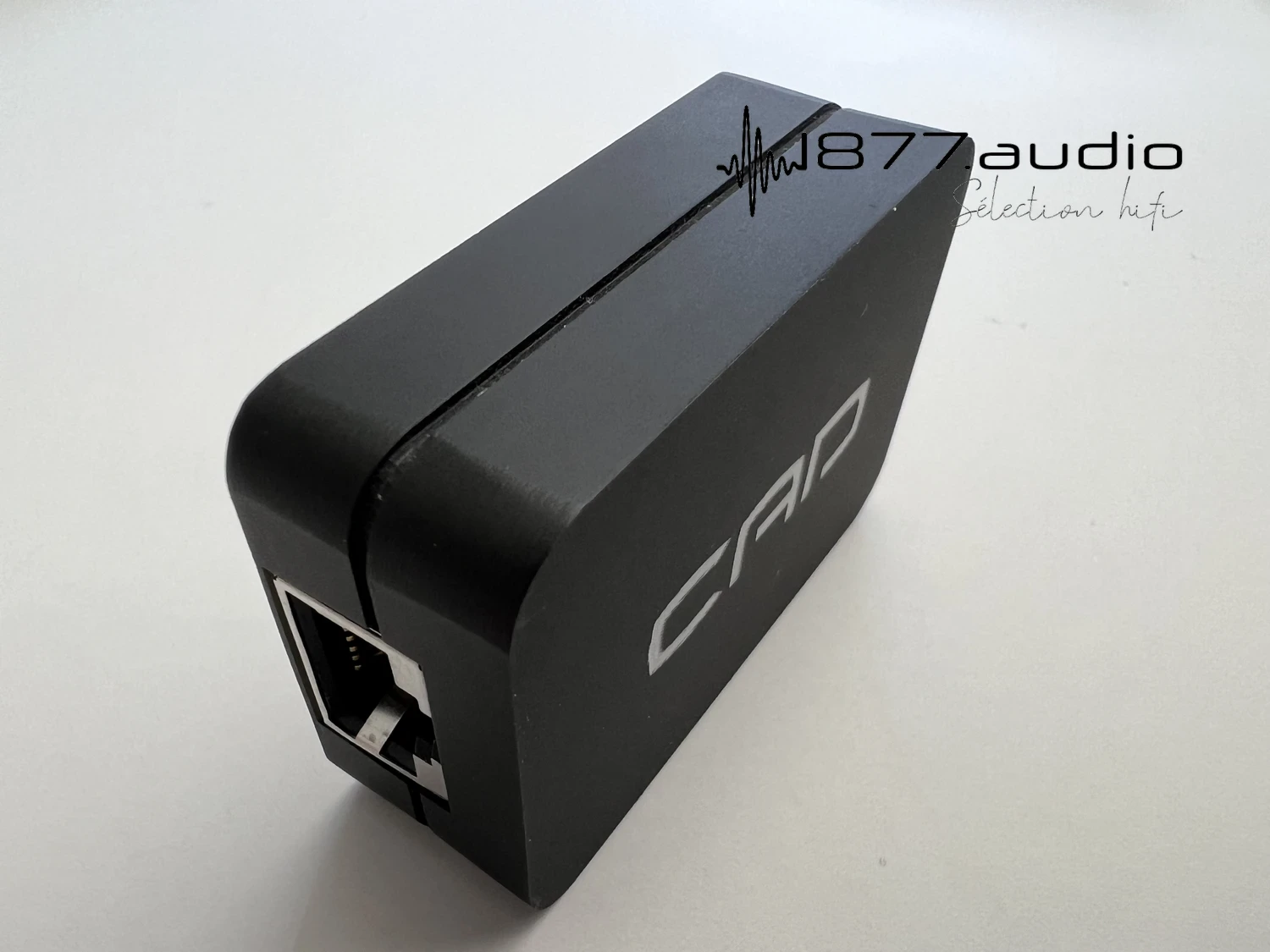 CAD Ethernet Control vue de trois-quart arrière avec le port RJ45 femelle visible et le logo 1877.audio