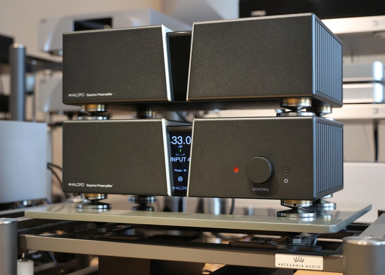 Hifi Advice (HFA) sur le préamplificateur Halcro Equinox (par Christiaan PUNTER) 01