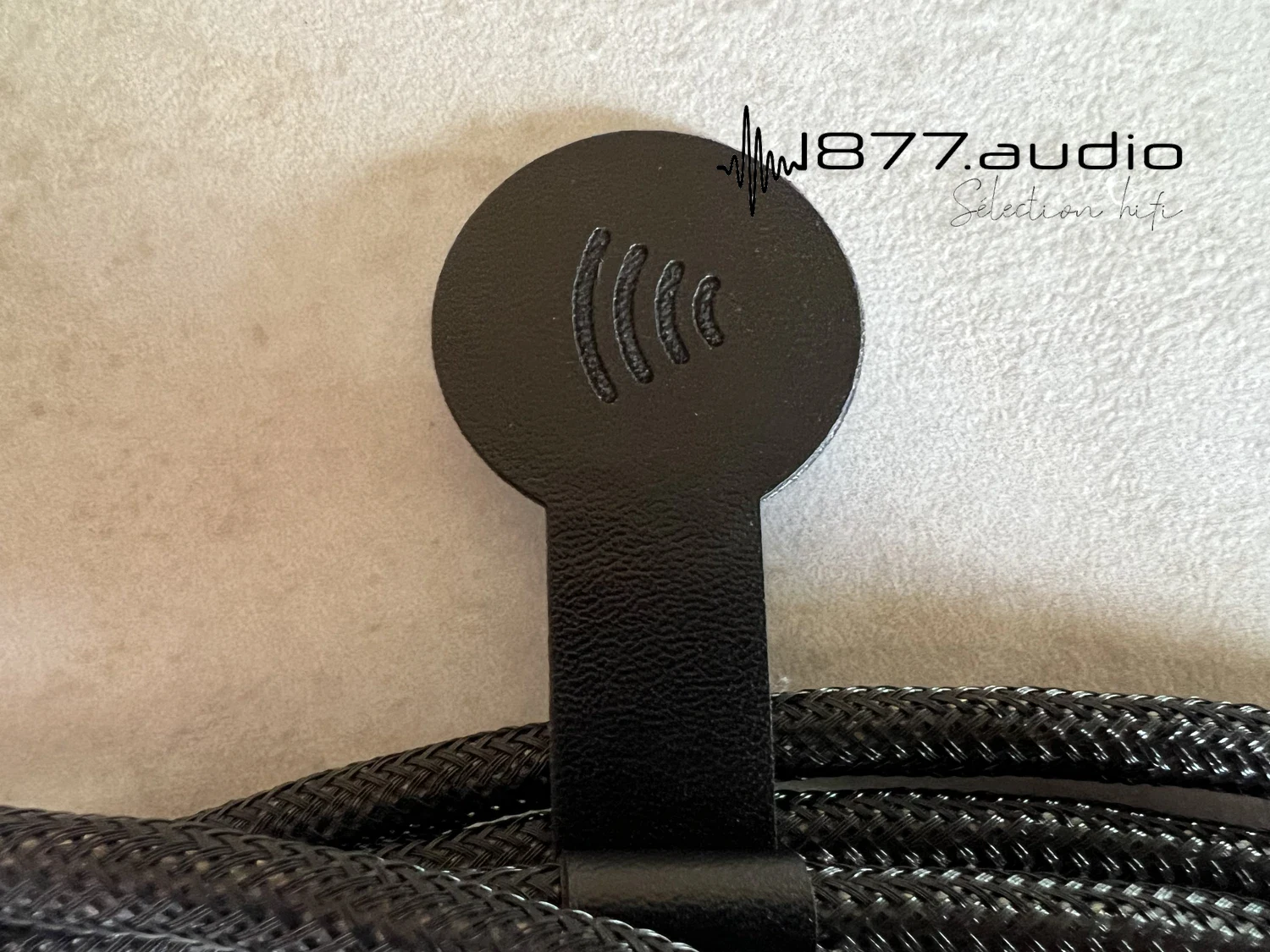 Jorma Unity câble modulation XLR : zoom sur le tag NFC verso (logo NFC)