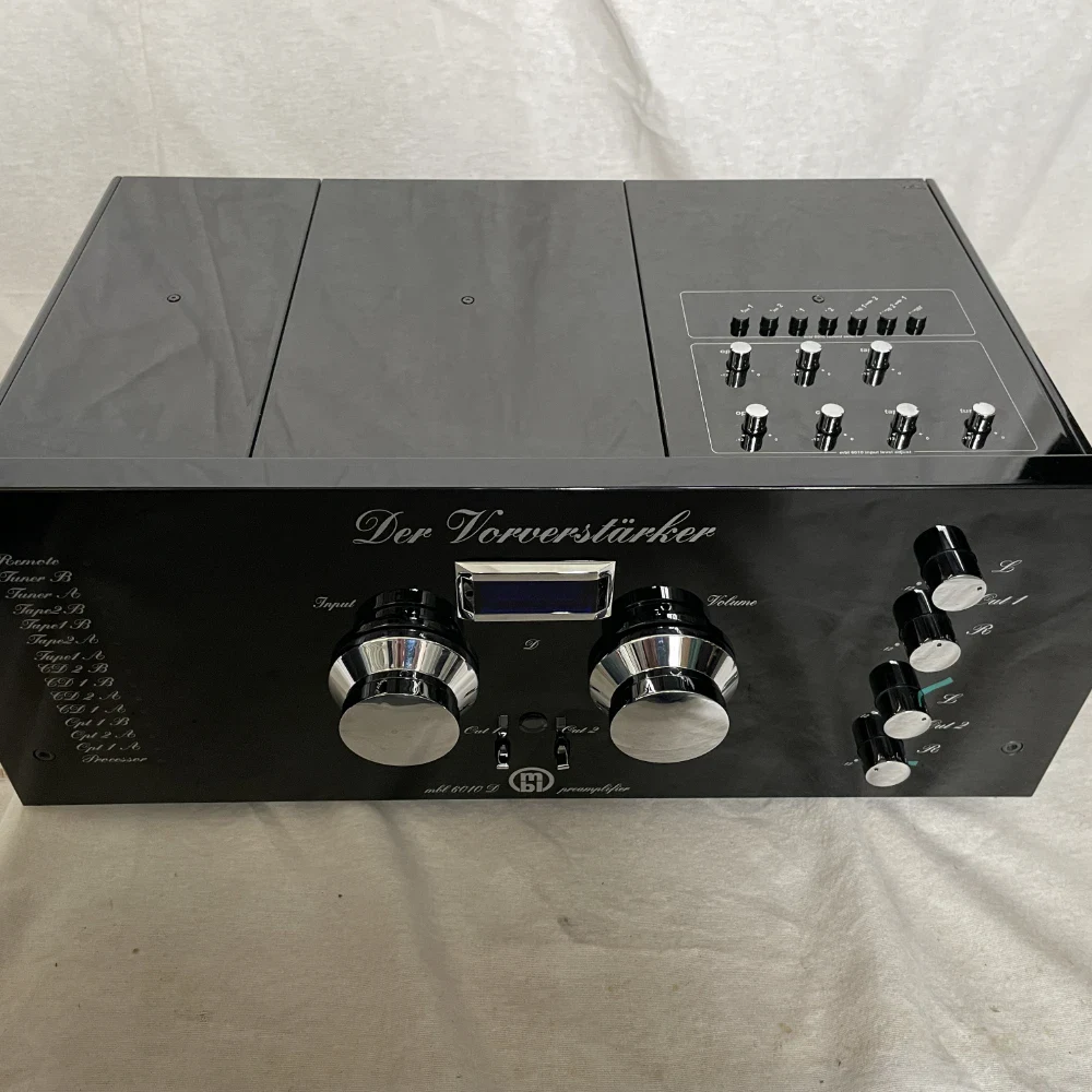 Vue avant du préampli MBL 6010 D