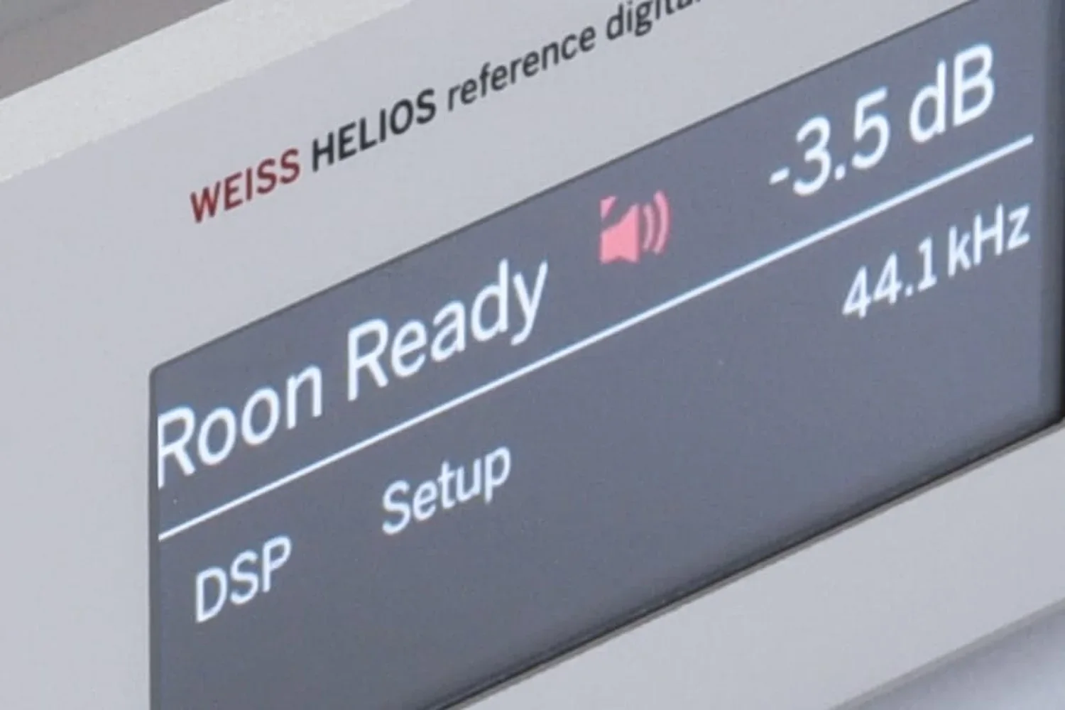 Weiss DAC Helios zoom sur l'écran de la face avant