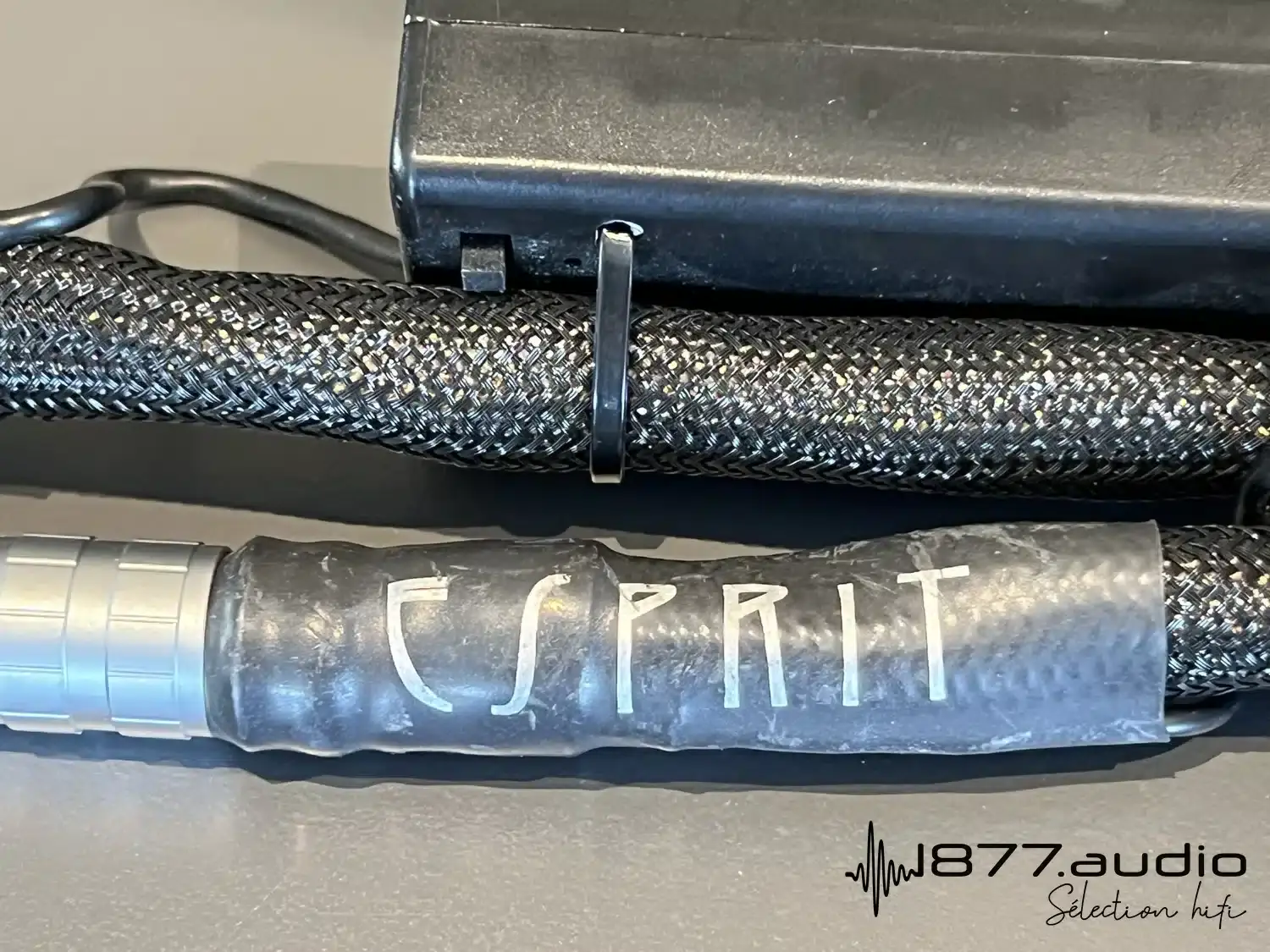 Esprit câble Eterna RCA 120cm zoom sur le logo de la marque