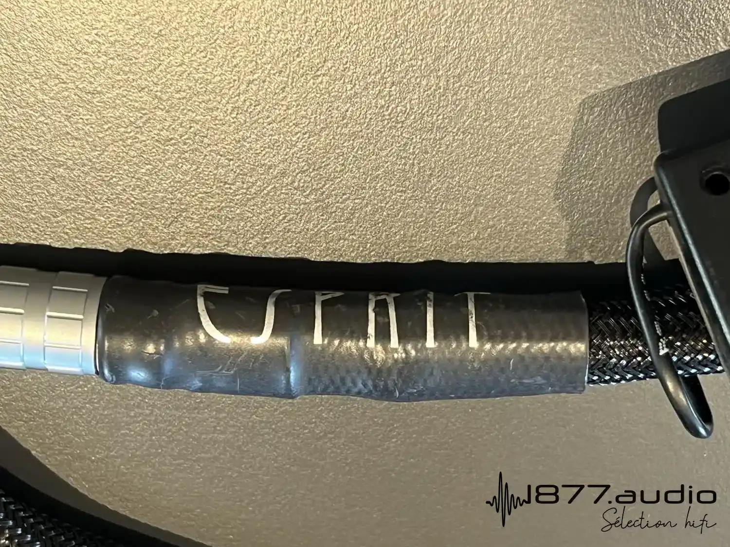 Esprit câble RCA Lumina 130cm zoom sur le logo de la marque