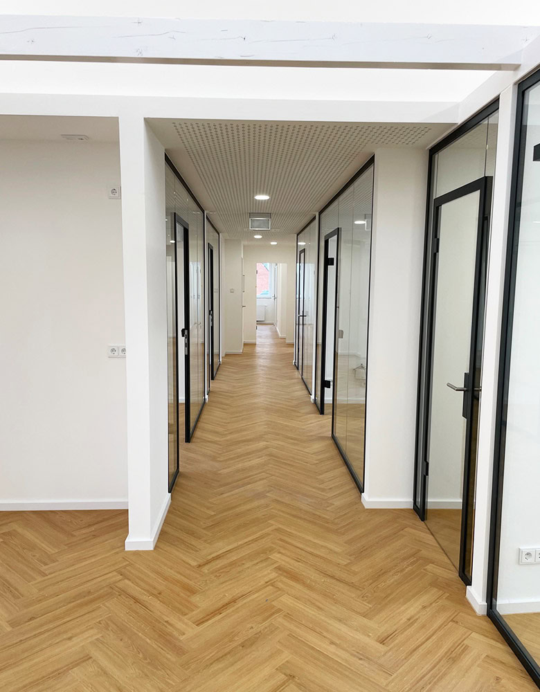 Referenzen Bodenverlegung Bodenleger Praxis Parkett Lübeck
