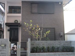 シックで上質な佇まいに。まるで新築、外壁塗装＆サイディング工事