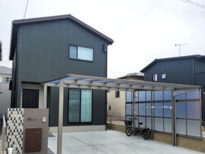 モザイクタイルが印象的なシンプルモダンな新築外構