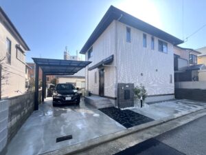 モノトーンで統一したシンプルモダン外構