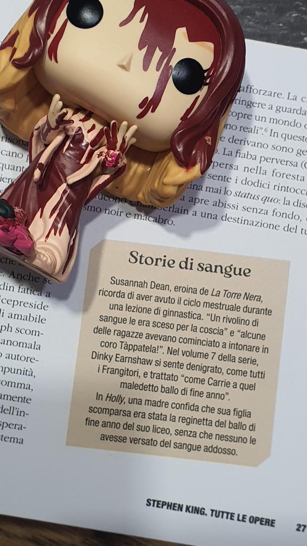 Pagine del volume dedicate al film Carrie di Brian De Palma