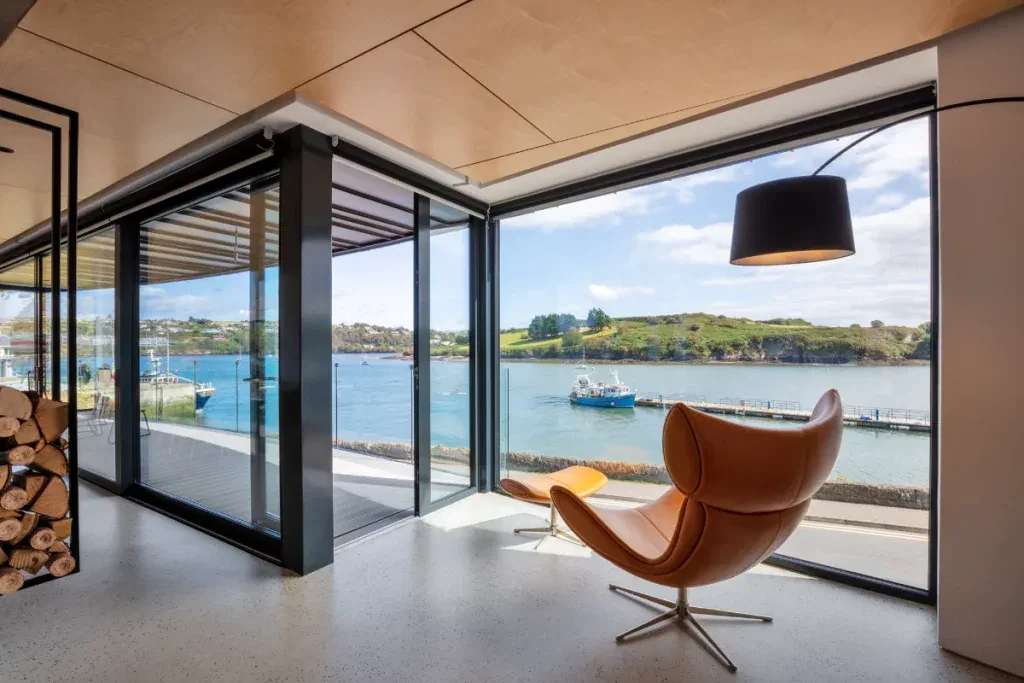 Worlds End, Kinsale