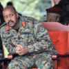 Le chef de l’armée ougandaise, Muhoozi Kainerugaba, également fils du président Yoweri Museveni,