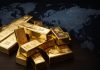 Goldbarren vor Weltkarte – Schweizer Goldexporte und globaler Goldhandel