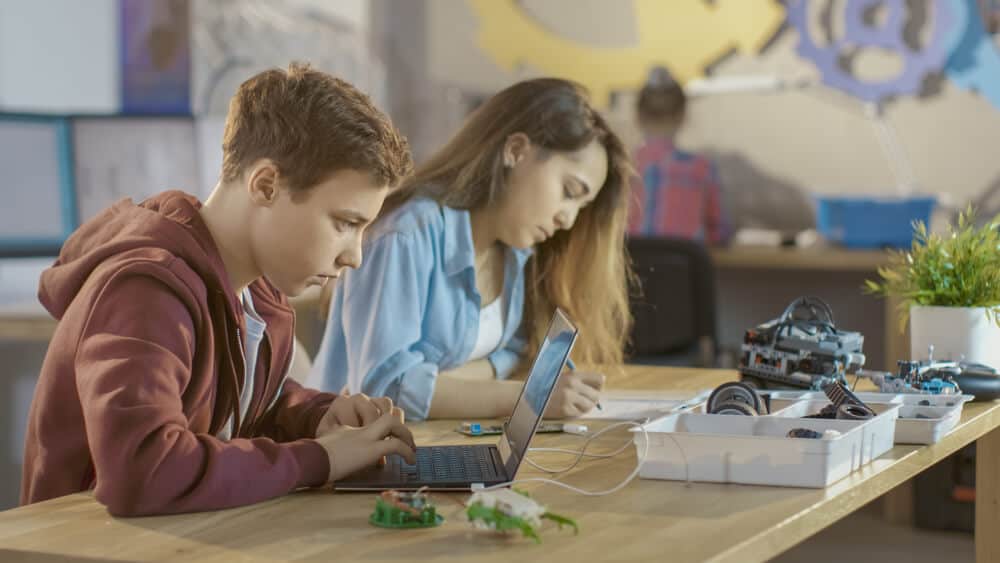 How Students (or Children) Can Make Extra Money Through Coding