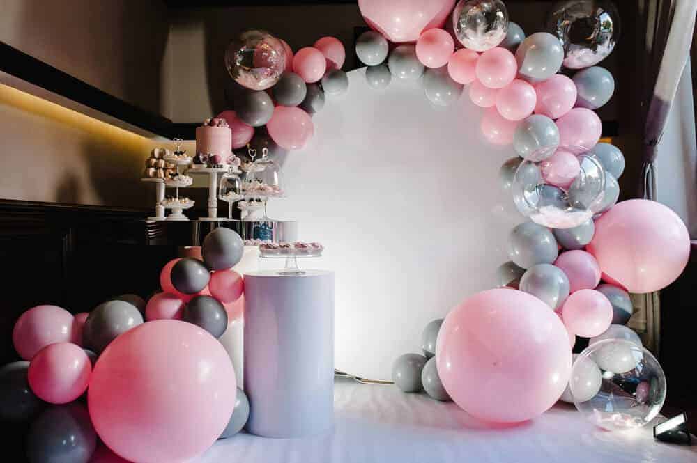 How to Decorate a Wedding Shower Without Flowers: Balloon Alternatives