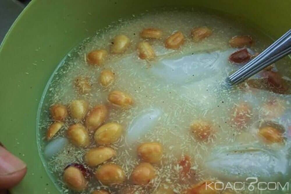 Gari, arachides et glaçons