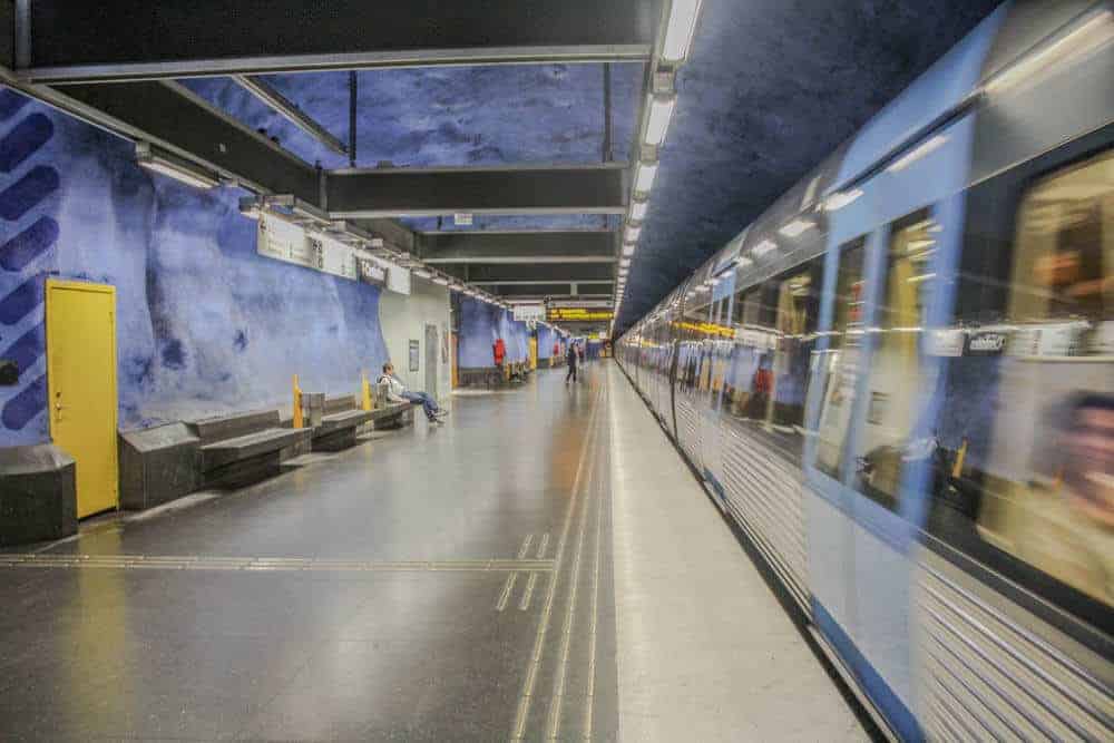 T-Centralen Stockholm einfahrender Zug