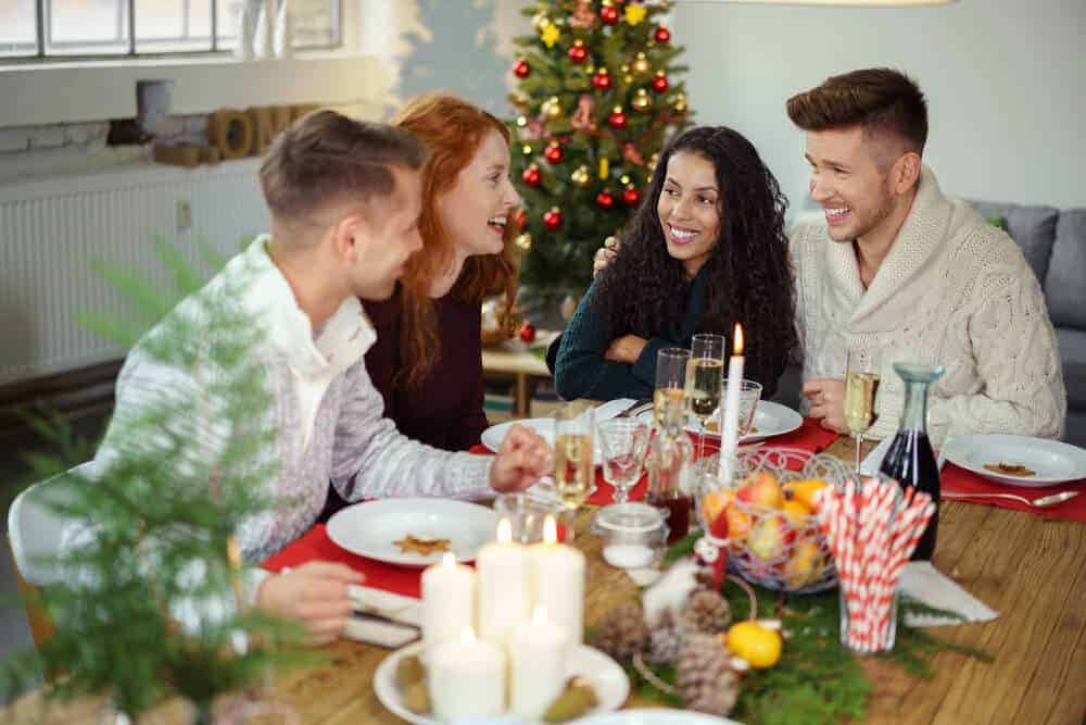 4 Great Ways to Entertain Guests This Christmas