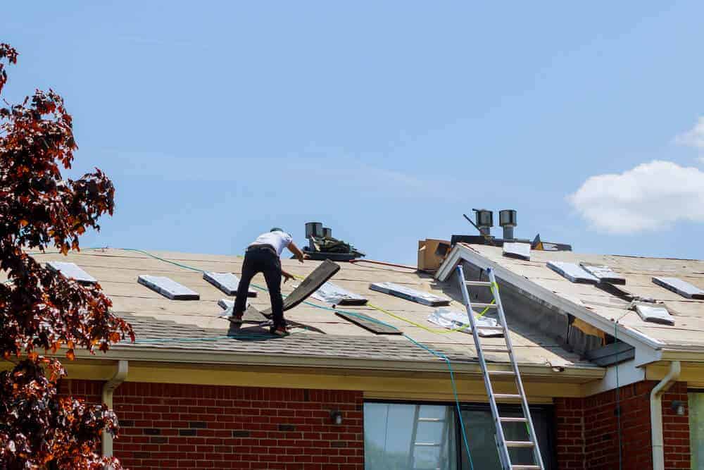6 Professional Roofing Maintenance Tips You Need to Follow