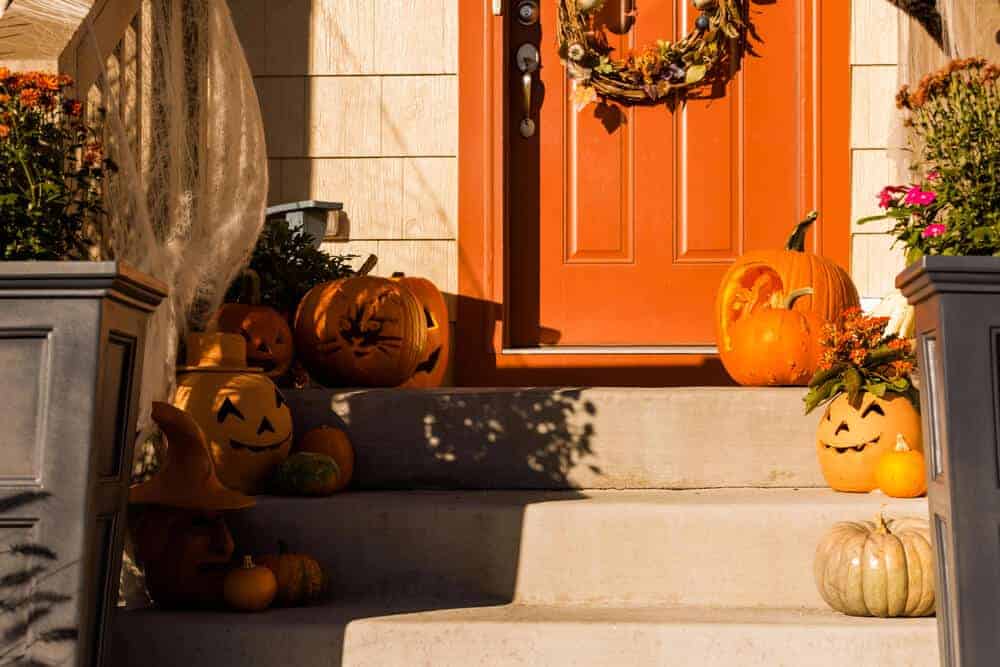 Your Guide To Wickedly Awesome Halloween Front Porch Decor