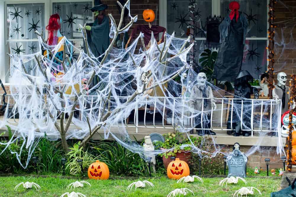 Your Guide To Wickedly Awesome Halloween Front Porch Decor