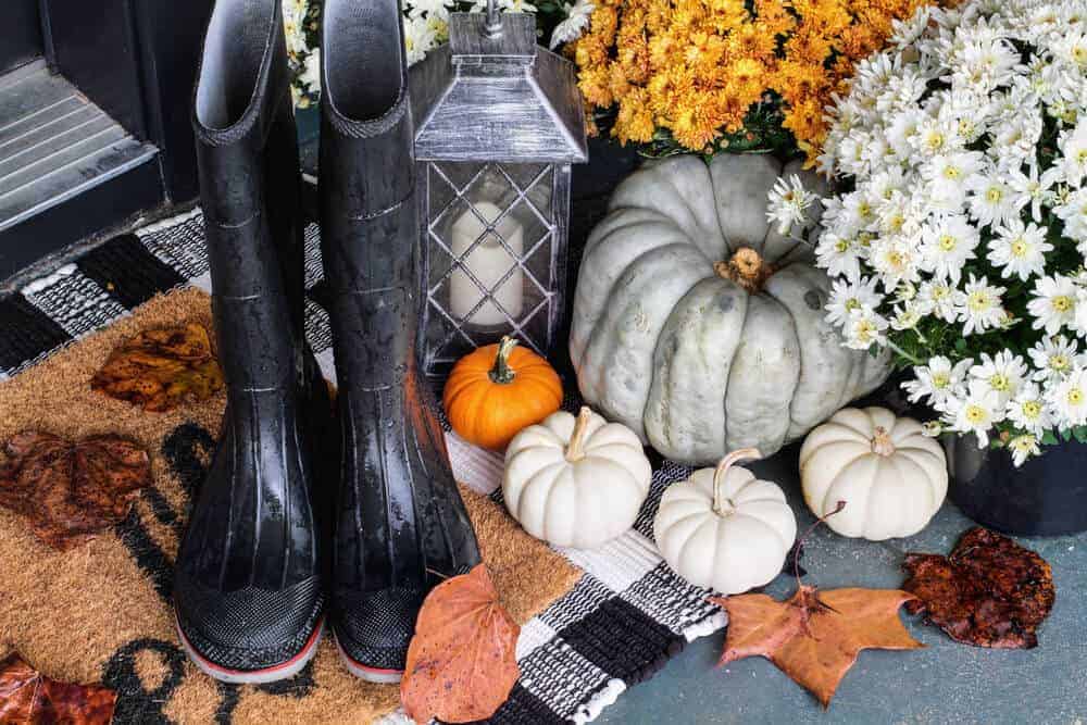 Your Guide To Wickedly Awesome Halloween Front Porch Decor