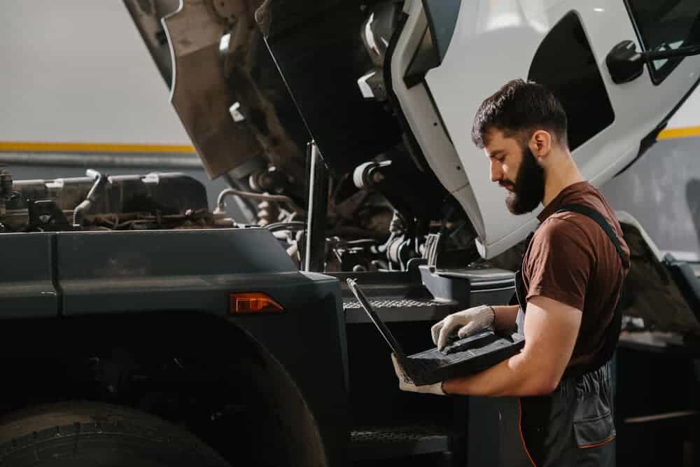 How Do You Choose the Right Truck Parts Online