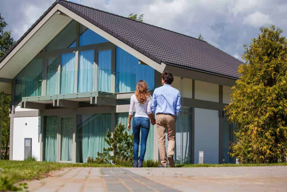 What Homeowners Should Know Before Choosing Help to Sell Their Property